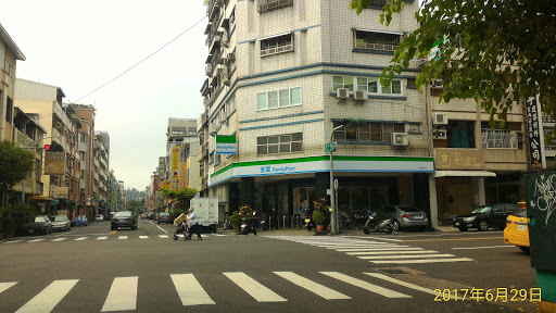 全家便利店(高雄吉林店)