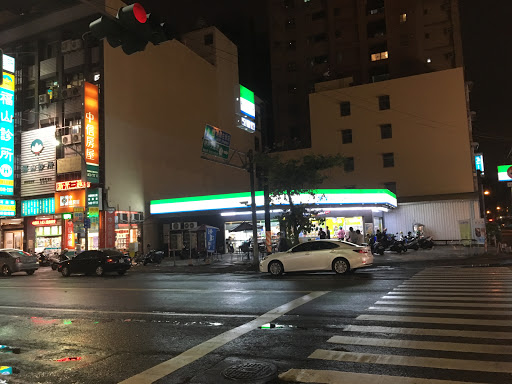 全家便利商店 高雄重爱门市