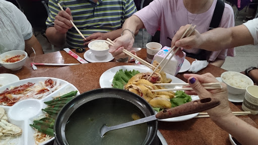 阉鸡成餐厅