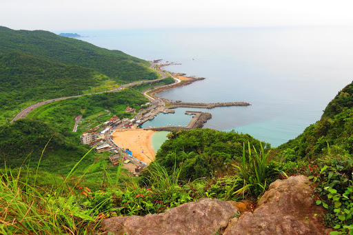 情人湖环山步道老鹰岩