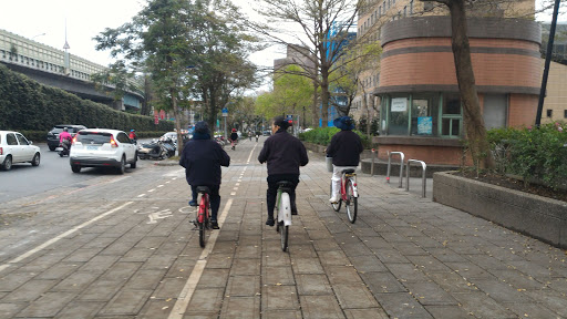 台大体育馆地下停车场