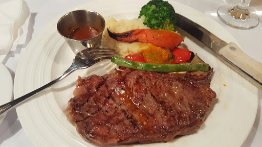 CENACOLO Steak & Pasta