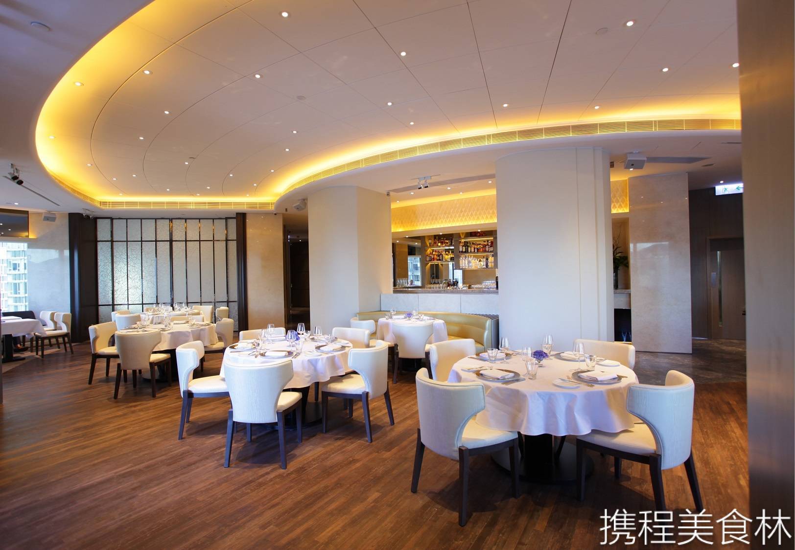 AVA Restaurant Slash Bar 隆堡丽景酒店