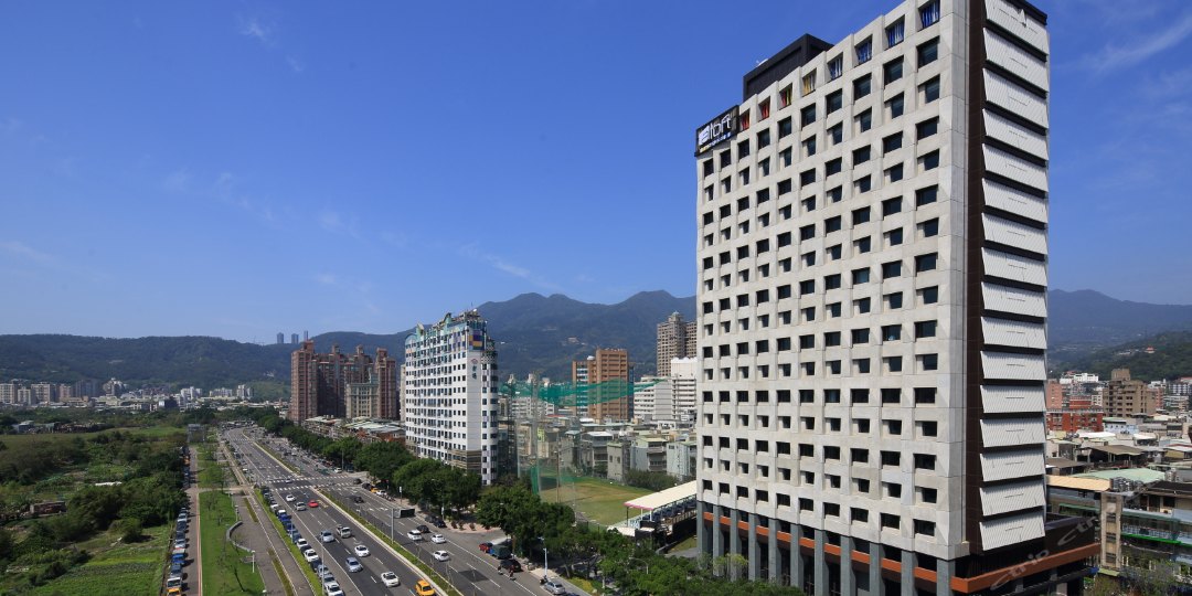台北六福万怡酒锇店