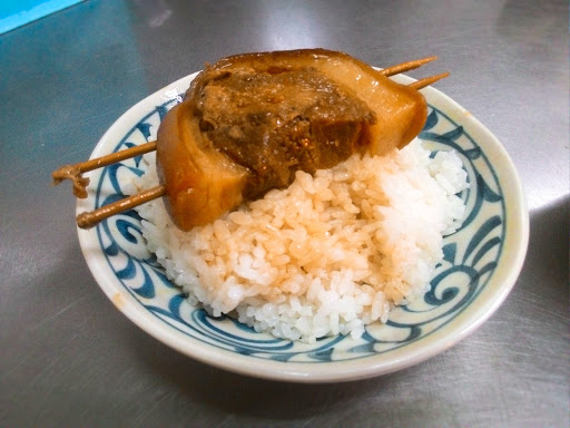阿钦炕肉饭