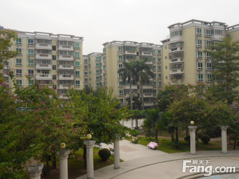 紫荆苑停车场-出入口