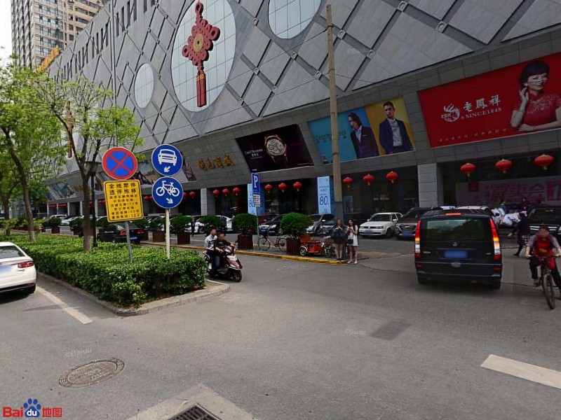 开元商城(西旺店)沿街停车场