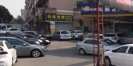 石岐佬中山菜馆(张溪店)-地上停车场环境