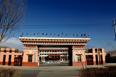 武威市天祝藏族自治县滨河东路与华干路交叉路口往东南约130米