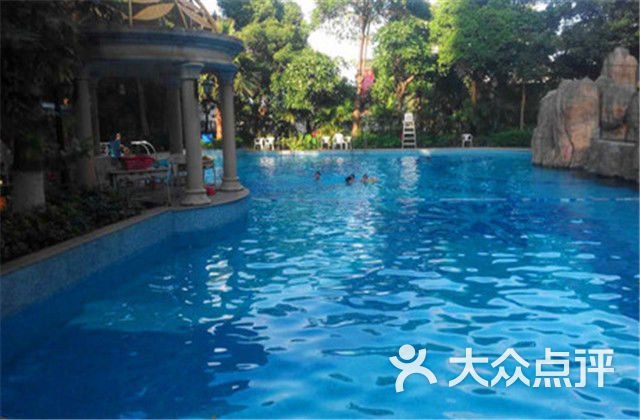 鼎盛时代广场花园游泳池(厚街店)