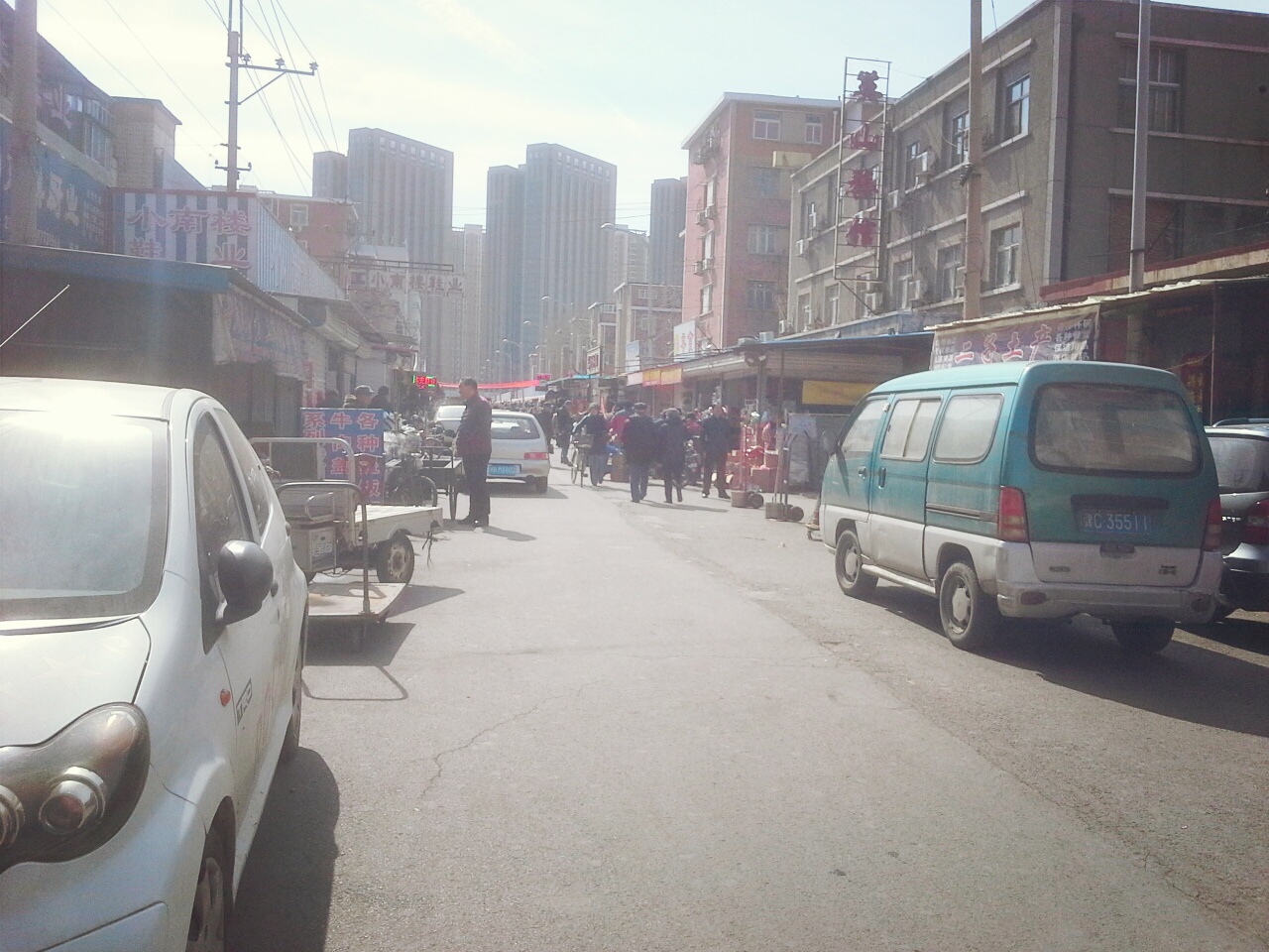 红桥区 >> 生活服务标签: 门 出入口  大胡同影院街市场-南门共多少人