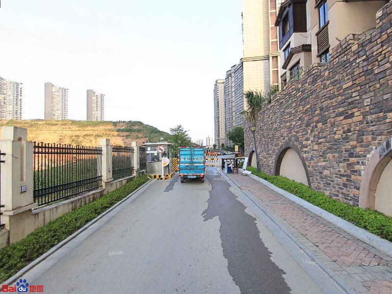 广西壮族自治区南宁市青秀区南湖街道枫林路凤岭山语城北门