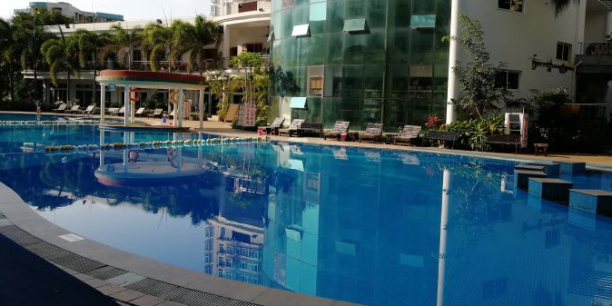 碧海蓝天小区游泳池