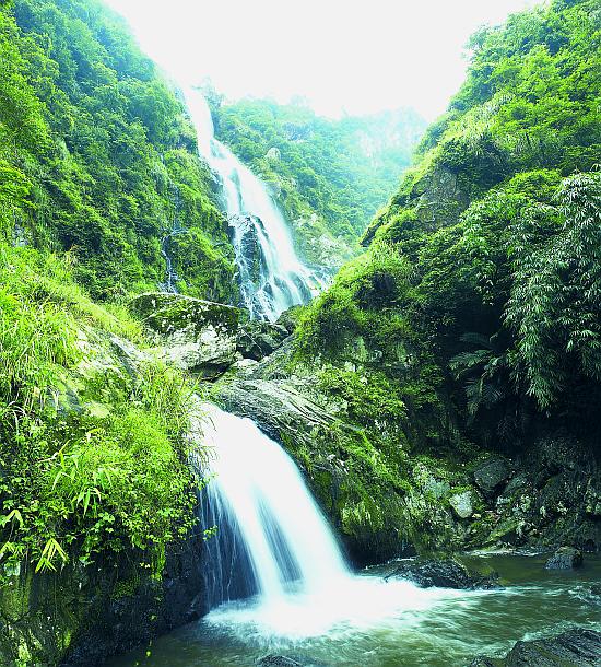 虹山瀑布                             地址:虹山乡虹山村