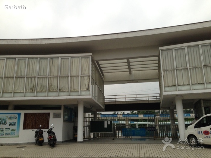 五邑大学游泳池