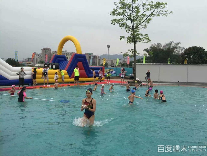 跃龙水上乐园游泳池