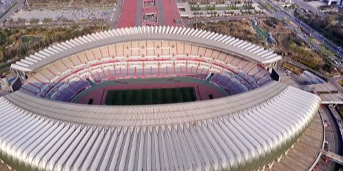 鲁能大球场