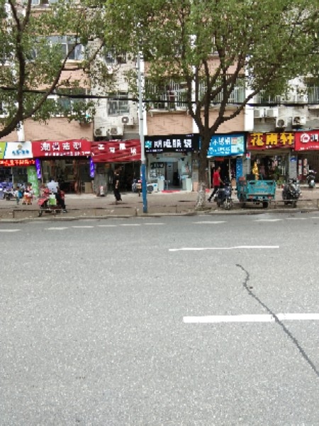 明唯眼睛店(红谷滩丰和中大道店)