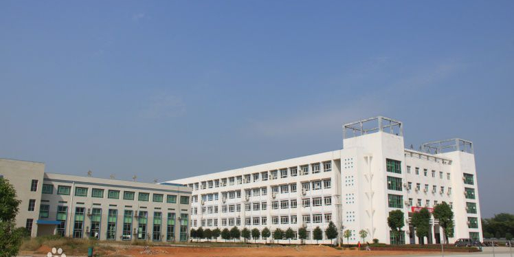 赤壁市机电信息技术学校