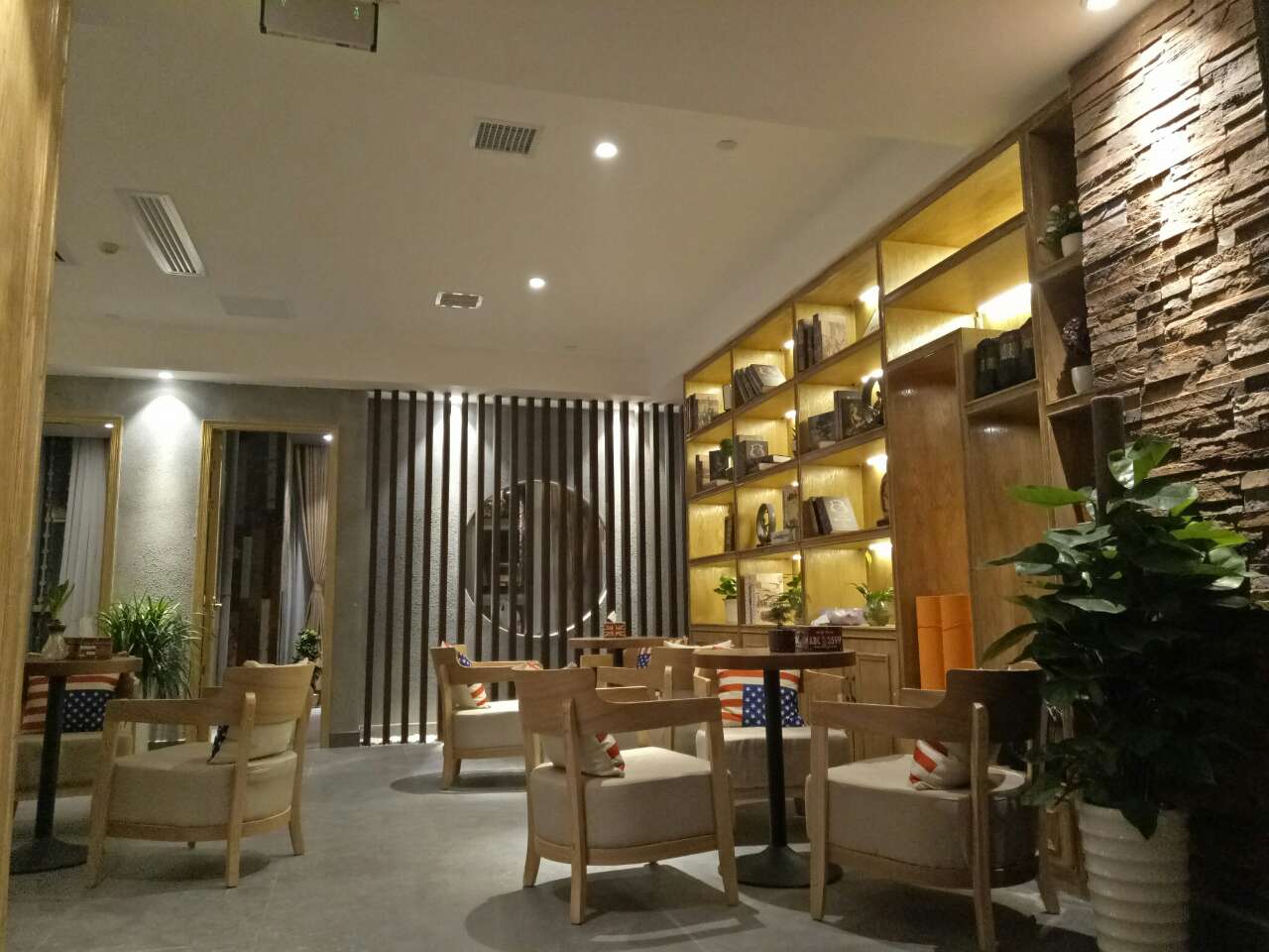 瓦xi格定制瑜伽(象湖天虹店)