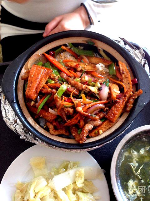特色石锅煲仔饭(金穗街店)