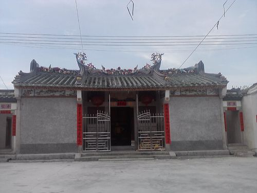 扬氏宗祠(上周塘村卫生站东南)