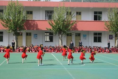 黄石市铁山小学