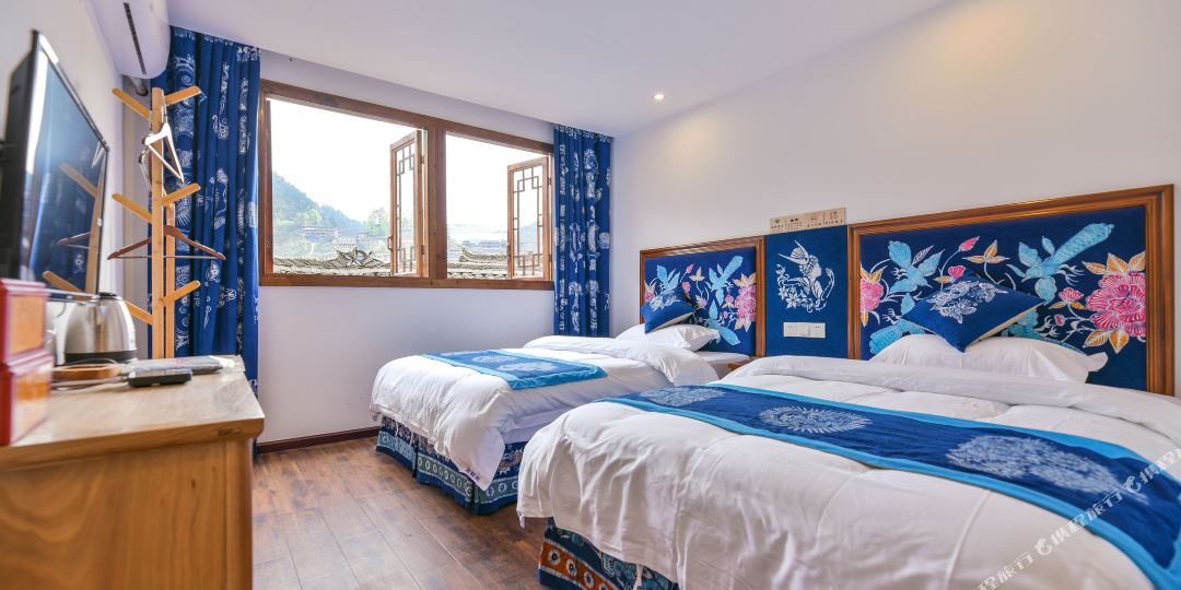 贵州省黔东南苗族侗族自治州雷山县西江镇千户苗寨古街