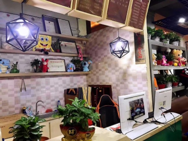 朗通网吧(彩霞店)