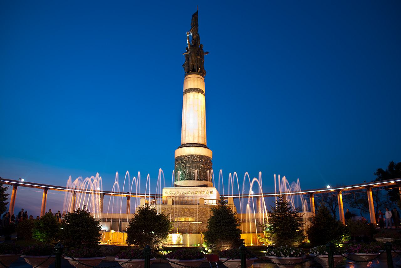 防洪纪念塔(轮渡站)