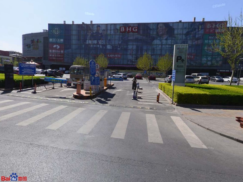 BHG Mall北京華聯萬柳購物中心-地上停車場