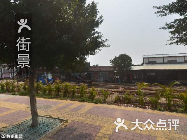 西湖区游泳池