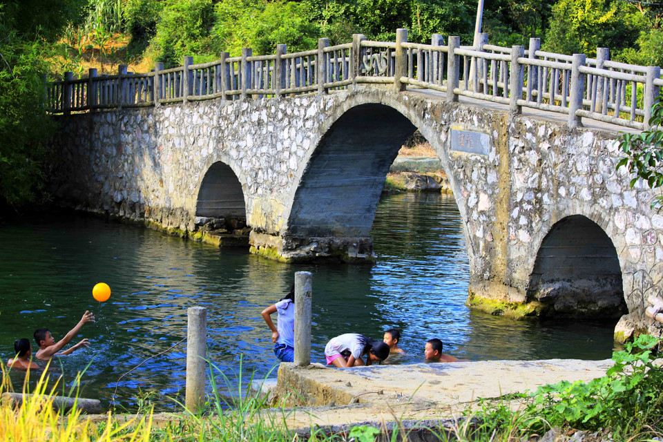 怀化市通道侗族自治县坪坦乡坪日村小溪河上