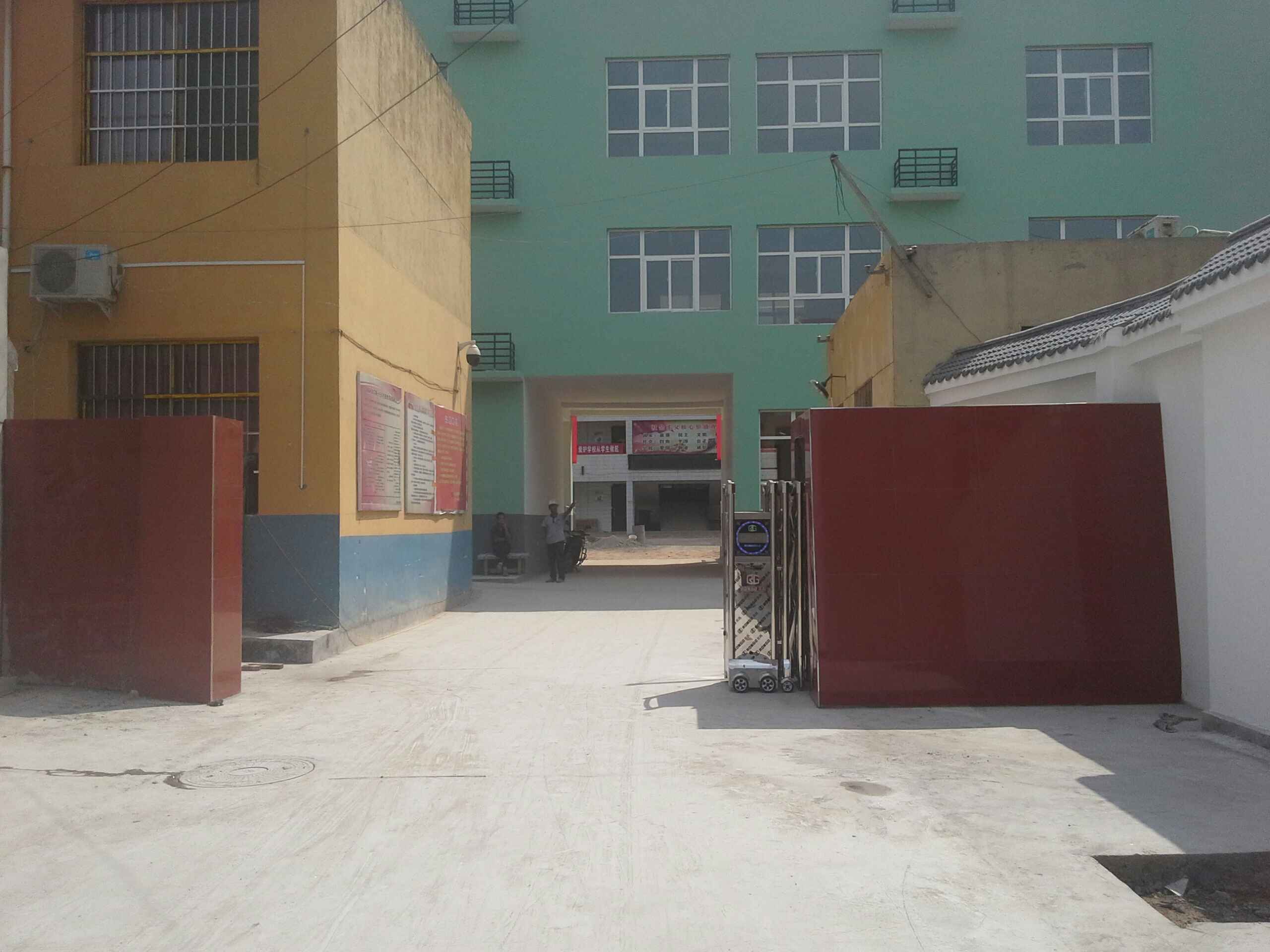 陕西省西安市高陵区店子王小学(泾渭中路西220米)