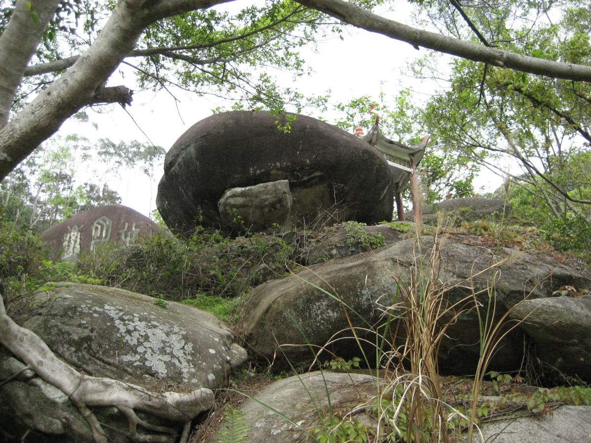 半月岩风景旅游区
