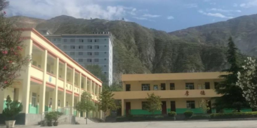 陇南市吴江区吉石坝小学