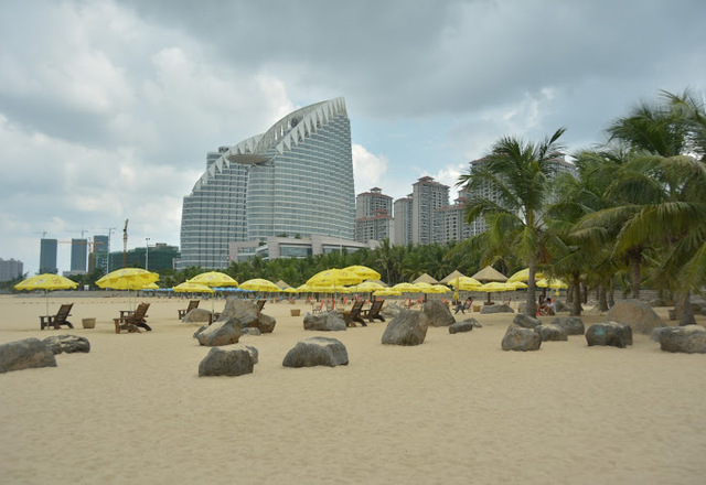 地址(位置,怎么去,怎么走):  湛江市赤坎区金沙湾海滨浴场(万象金沙湾