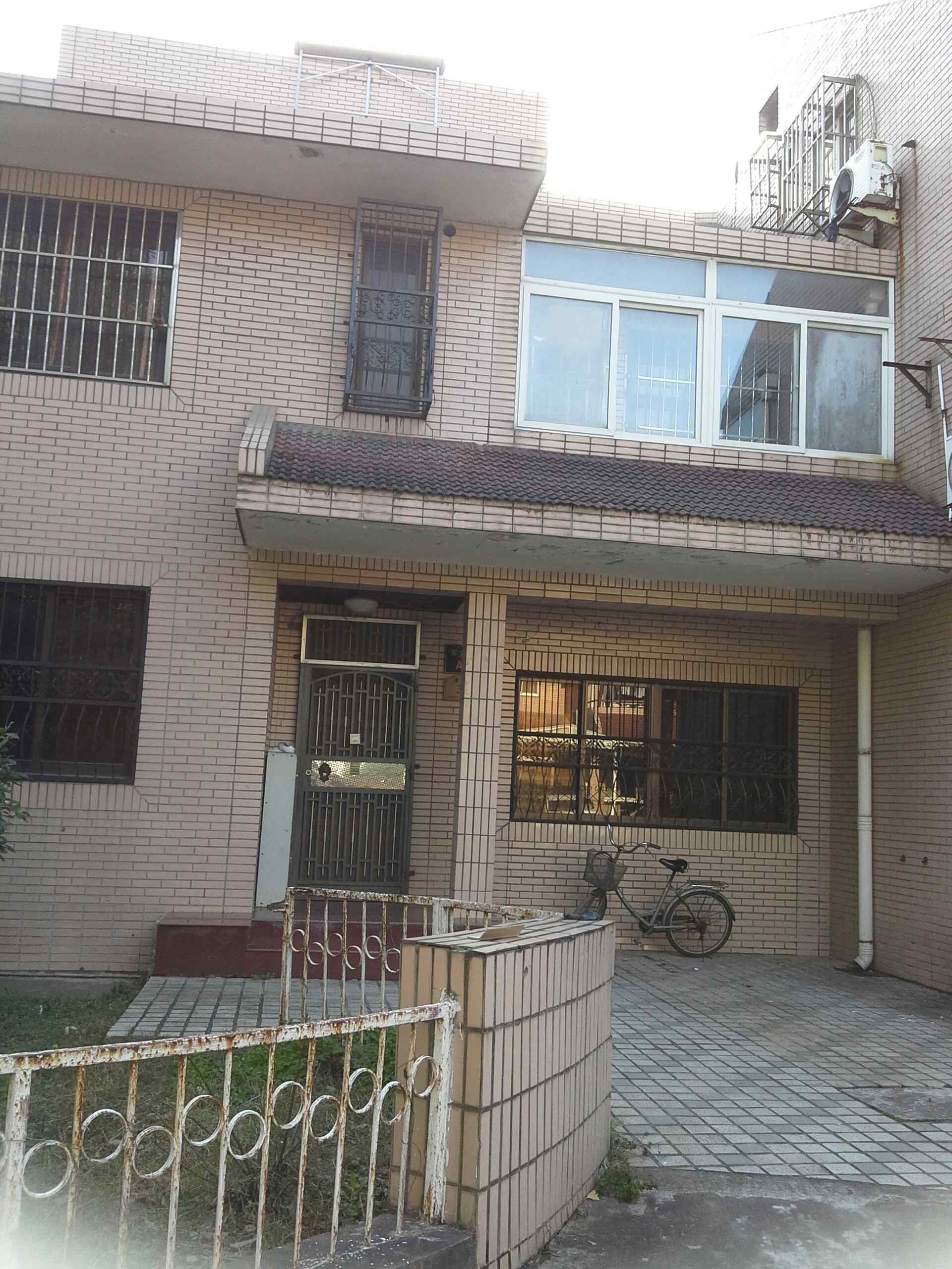 地址(位置,怎么去,怎么走):  江苏省南京市玄武区东方花园35幢