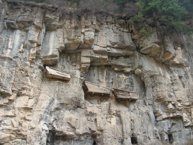 地址(位置,怎么去,怎么走):  山西省忻州市宁武县东寨镇石门悬棺