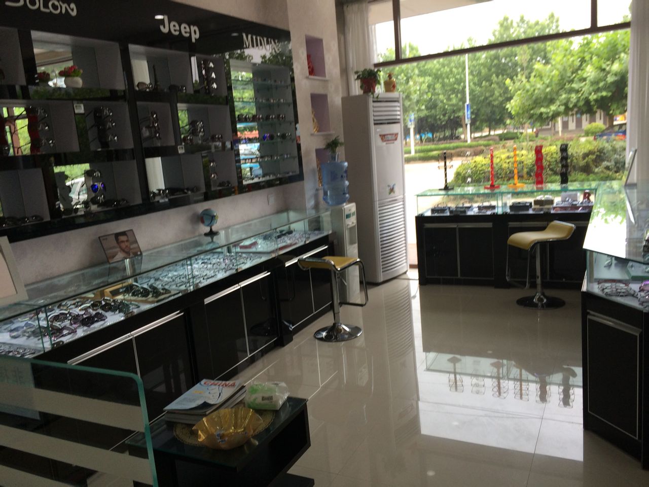 于教国眼镜店(上海中路店)