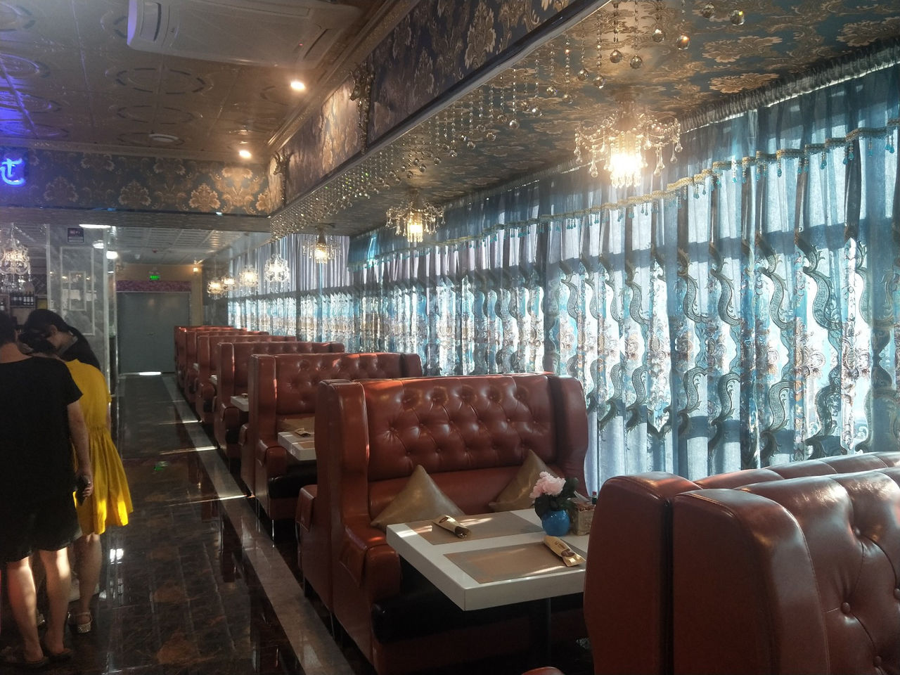 萨斯顿西餐厅(万洲商业广场店)