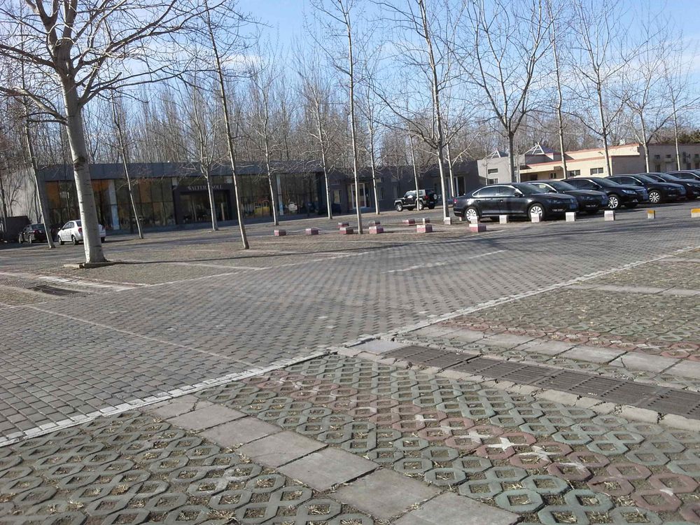 朝阳公园东6门停车场