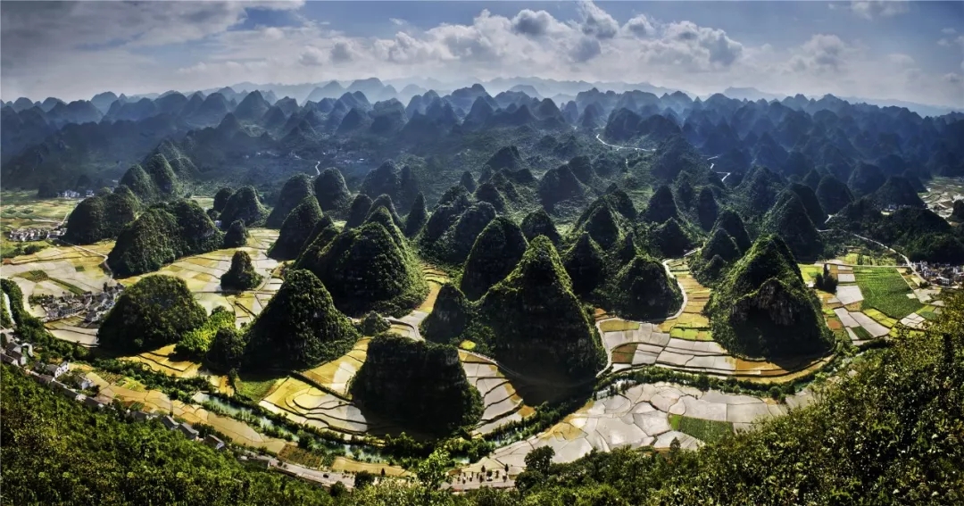 喀斯特潭