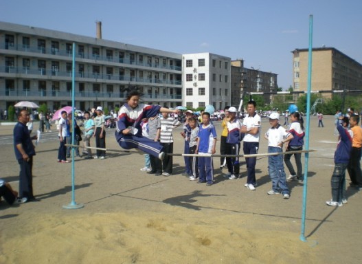 乌兰察布市集宁区咣明街小学