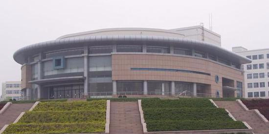 请到大学剧院