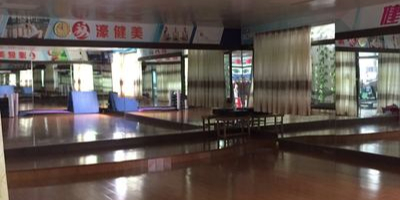 濠健美大型运动俱乐部
