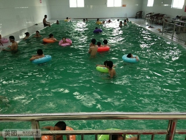 金沙滩游泳馆