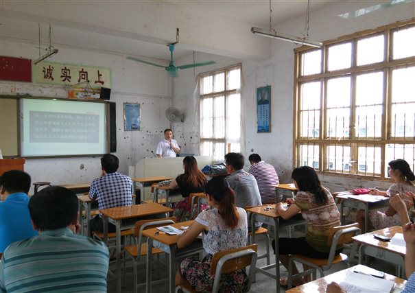 广西壮族自治区南宁市江南区延安镇初级中学延安政府旁边