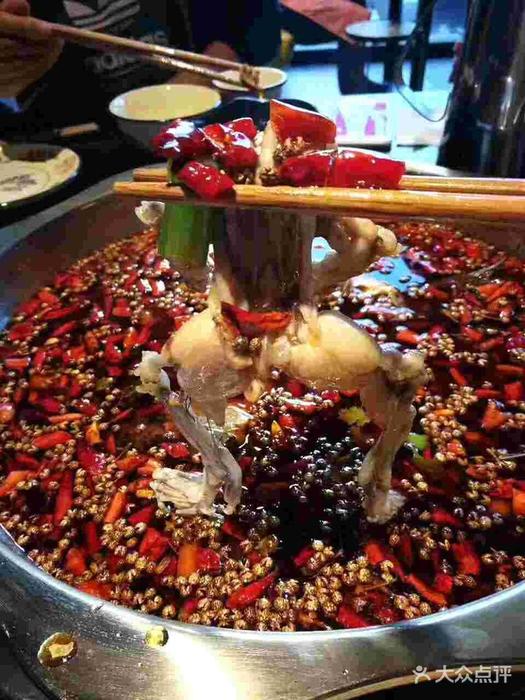 廖姥爷美蛙鱼头火锅店