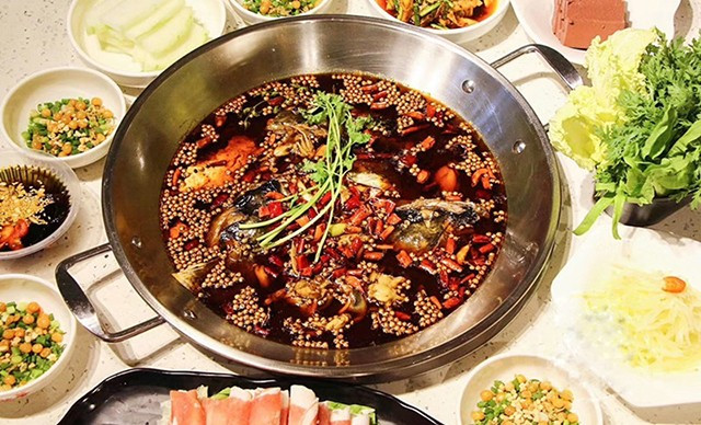 豆花萫美蛙鱼头火锅店